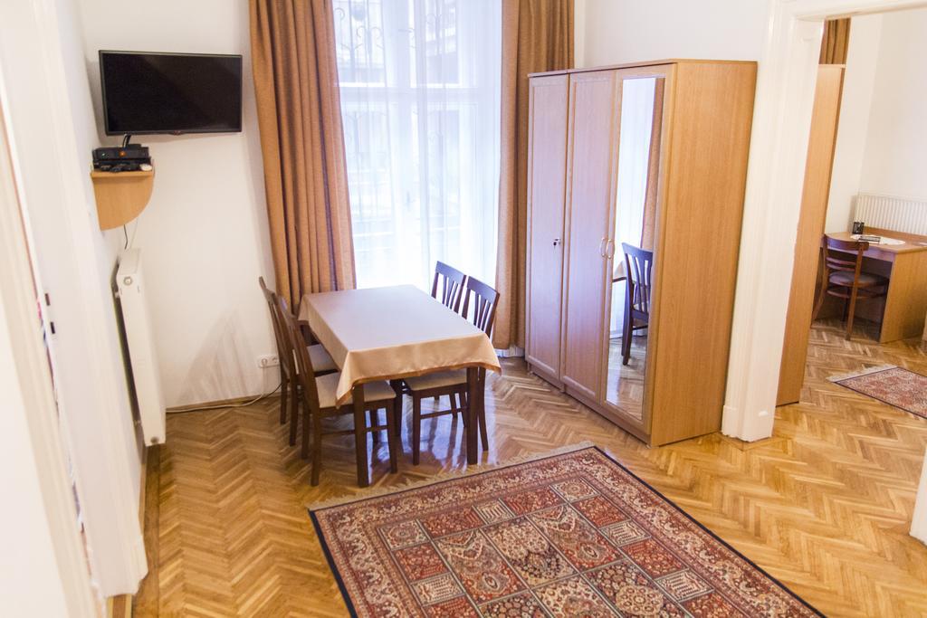 Authentic Budapest Apartment الغرفة الصورة