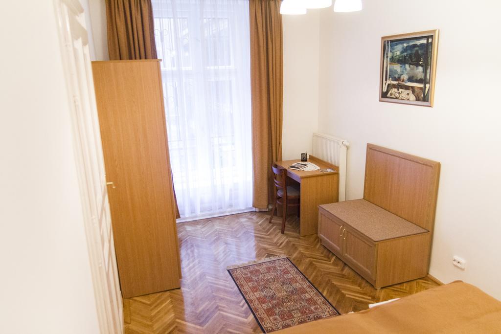 Authentic Budapest Apartment الغرفة الصورة