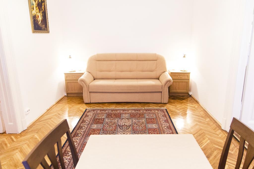 Authentic Budapest Apartment الغرفة الصورة